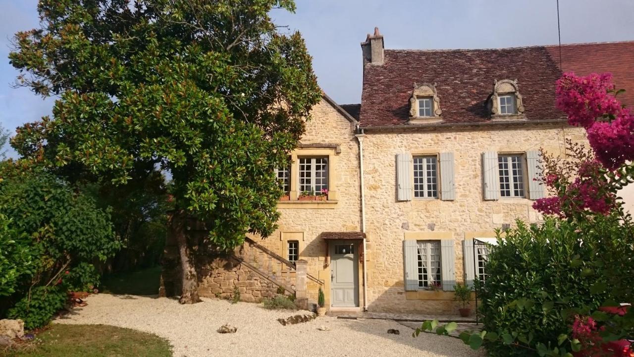 Rue Du Chateau Lalinde Bagian luar foto