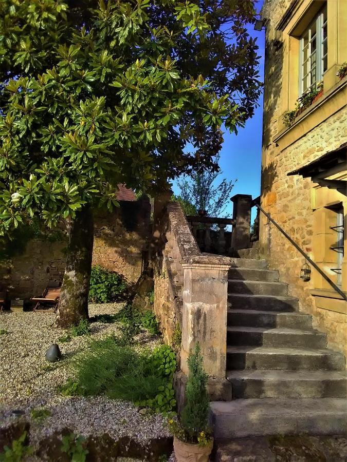 Rue Du Chateau Lalinde Bagian luar foto