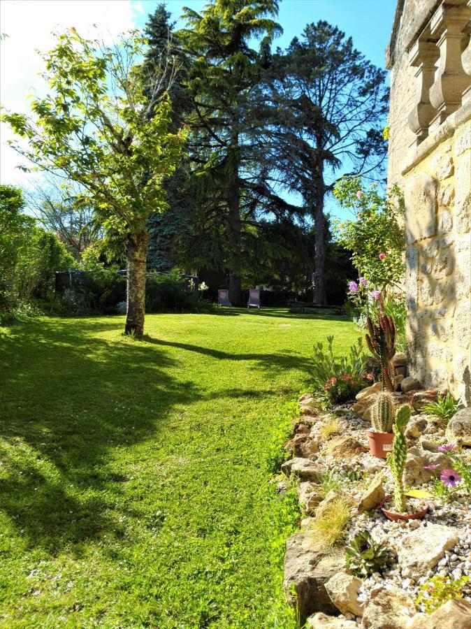 Rue Du Chateau Lalinde Bagian luar foto