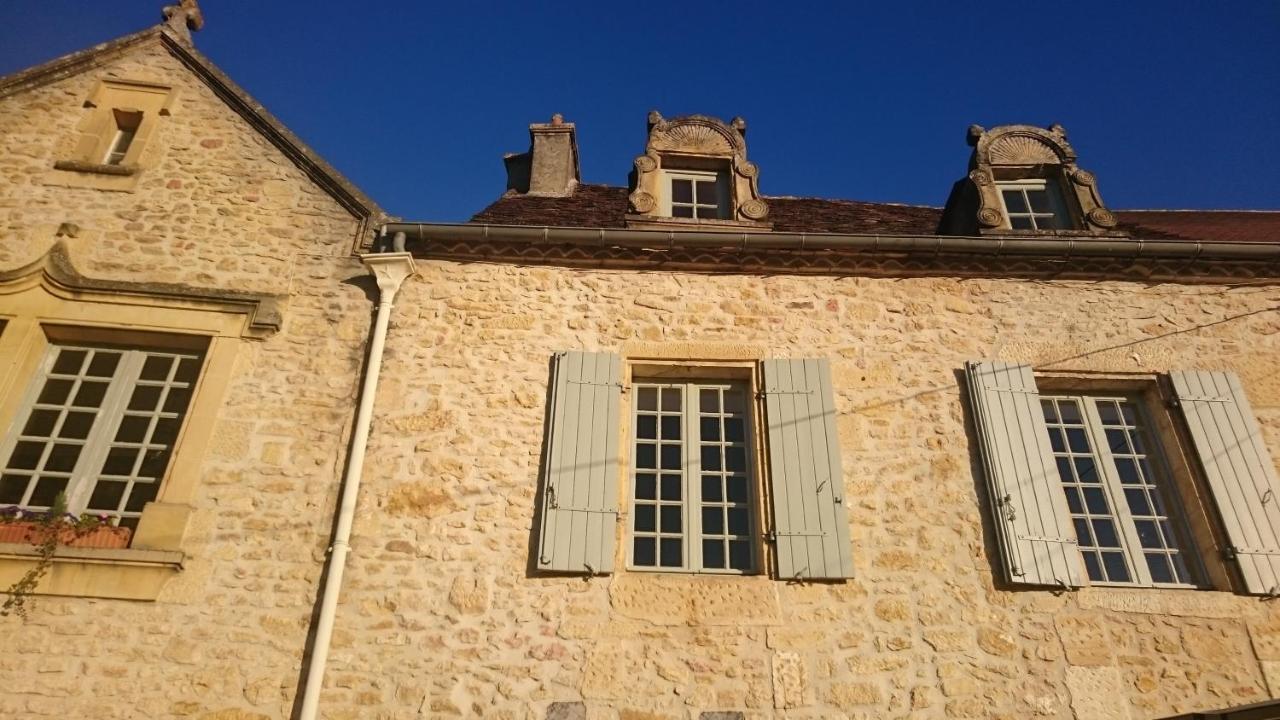 Rue Du Chateau Lalinde Bagian luar foto