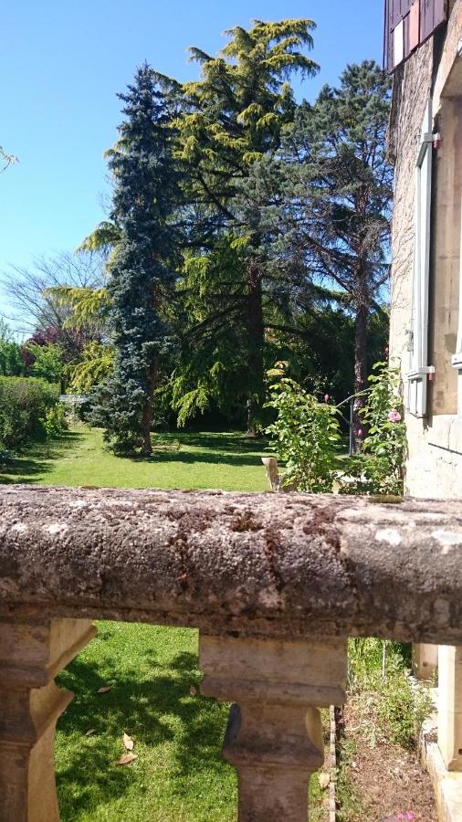 Rue Du Chateau Lalinde Bagian luar foto