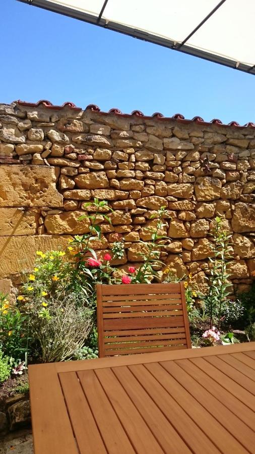 Rue Du Chateau Lalinde Bagian luar foto