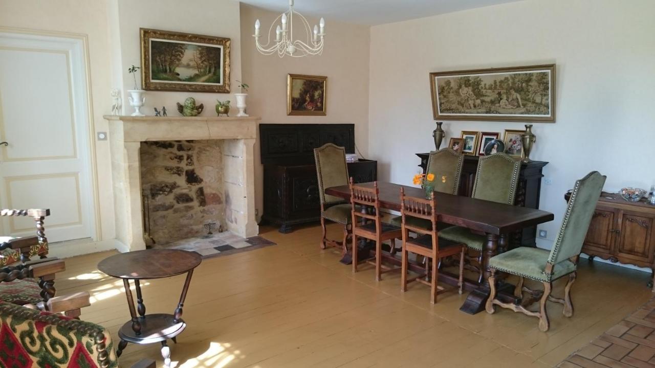 Rue Du Chateau Lalinde Bagian luar foto