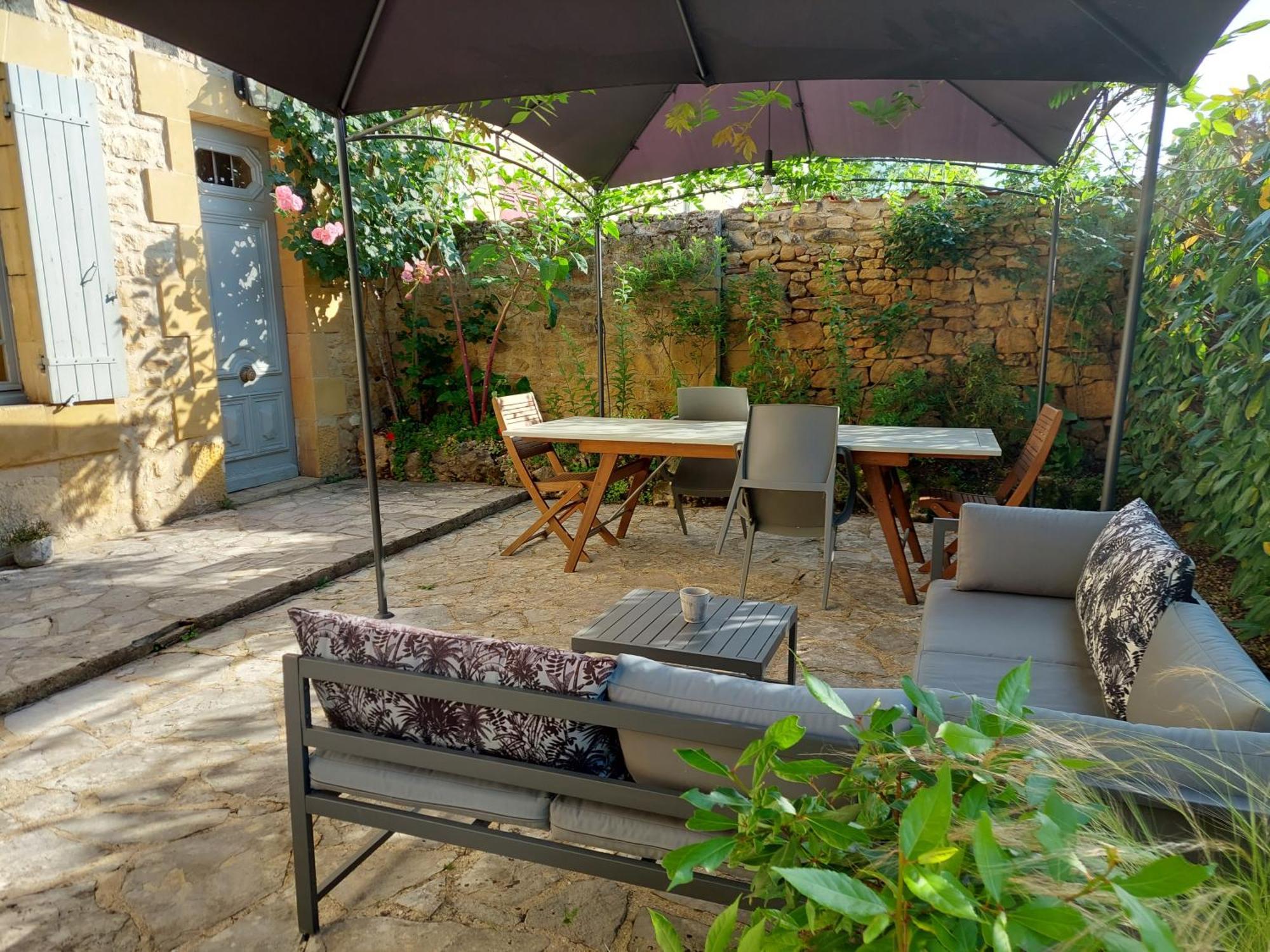 Rue Du Chateau Lalinde Bagian luar foto