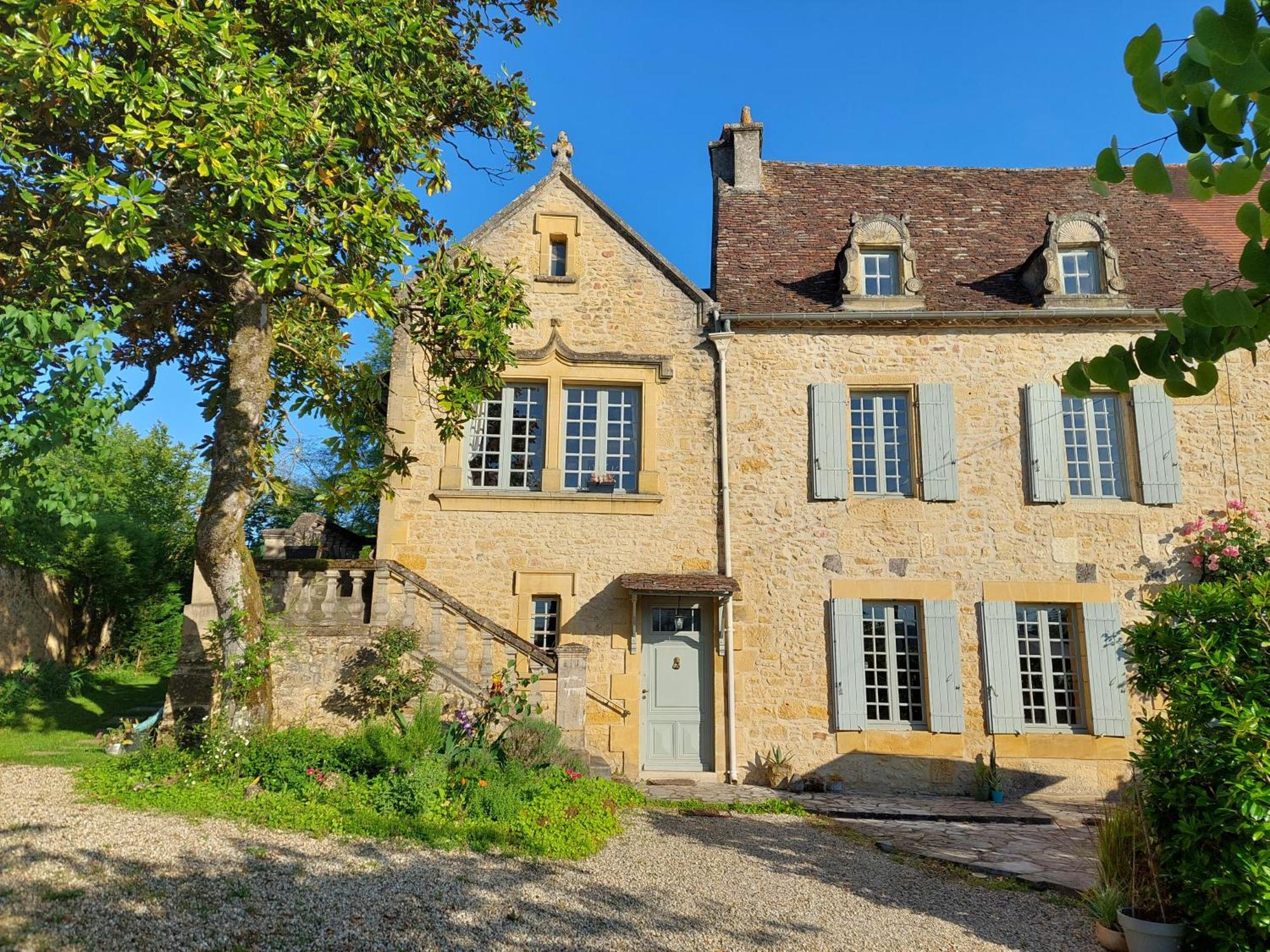 Rue Du Chateau Lalinde Bagian luar foto