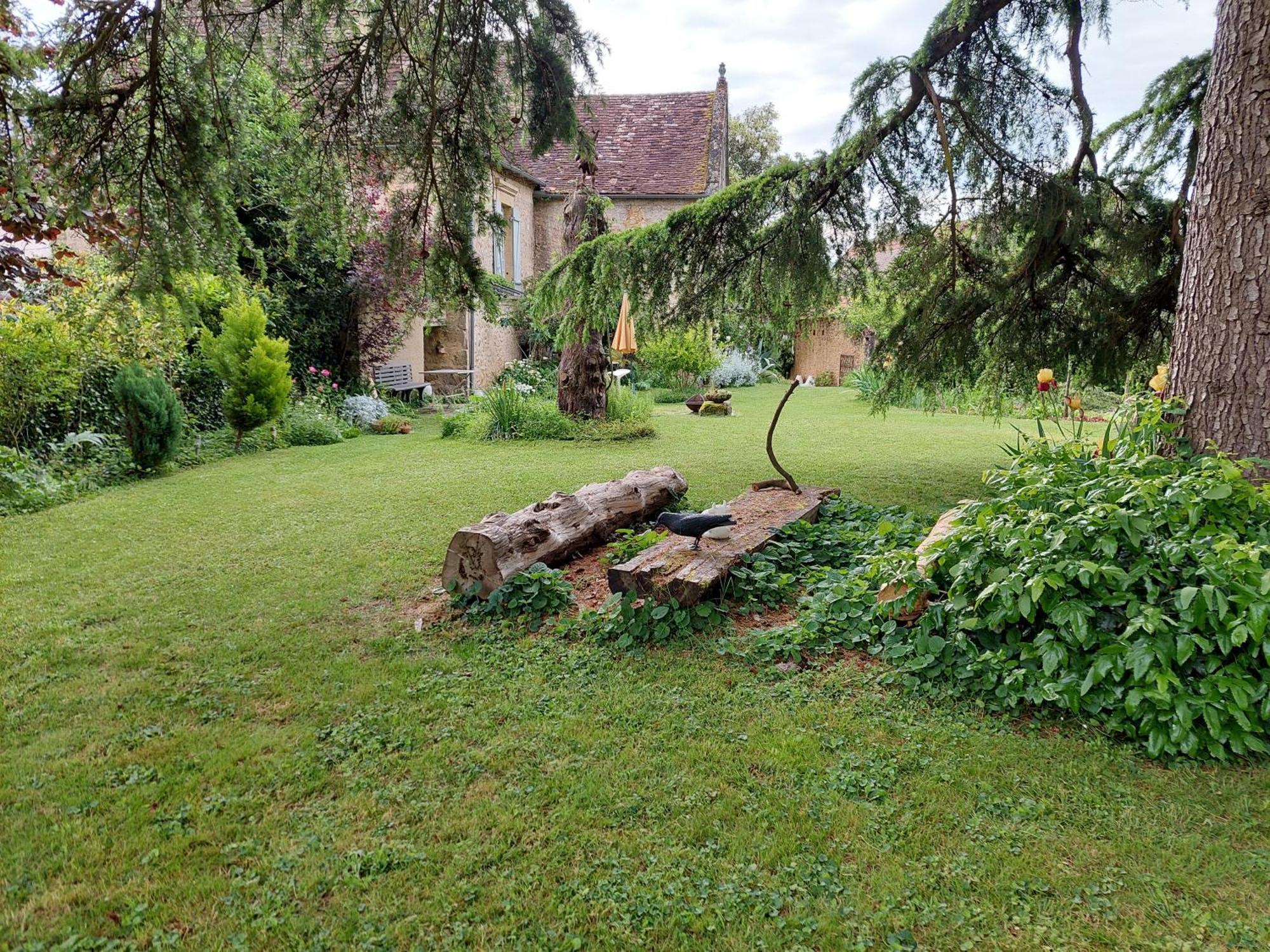 Rue Du Chateau Lalinde Bagian luar foto